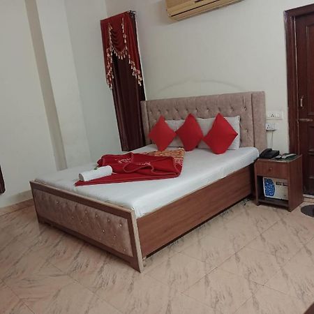 Hotel Holiday Inn Paradise Chandīgarh Buitenkant foto