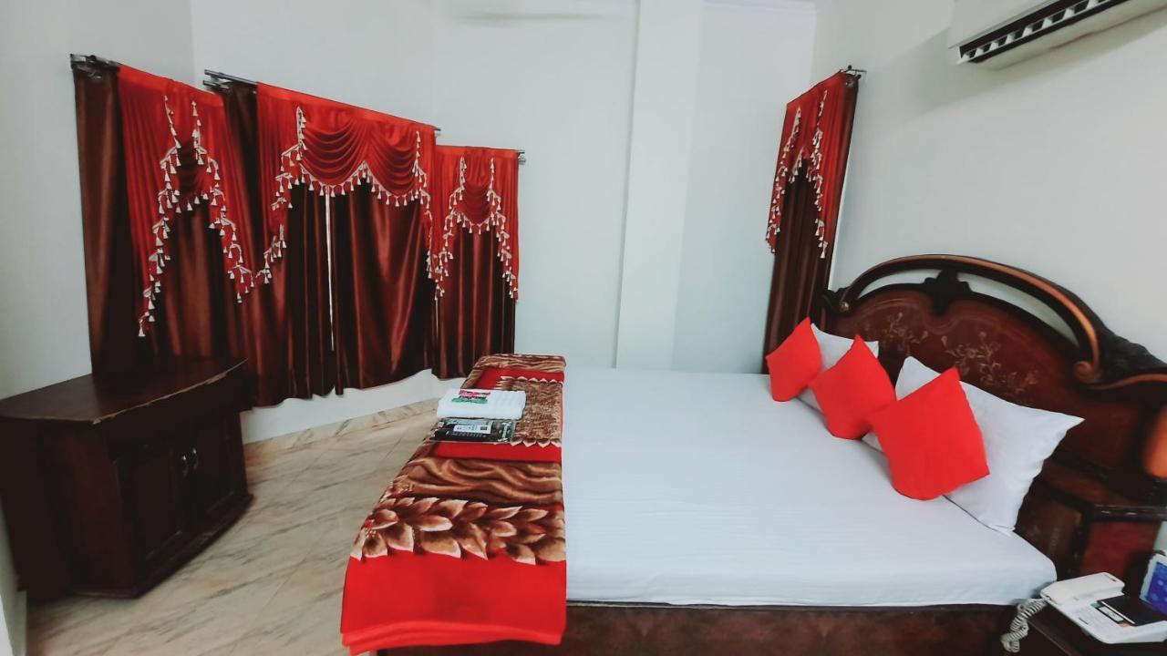 Hotel Holiday Inn Paradise Chandīgarh Buitenkant foto