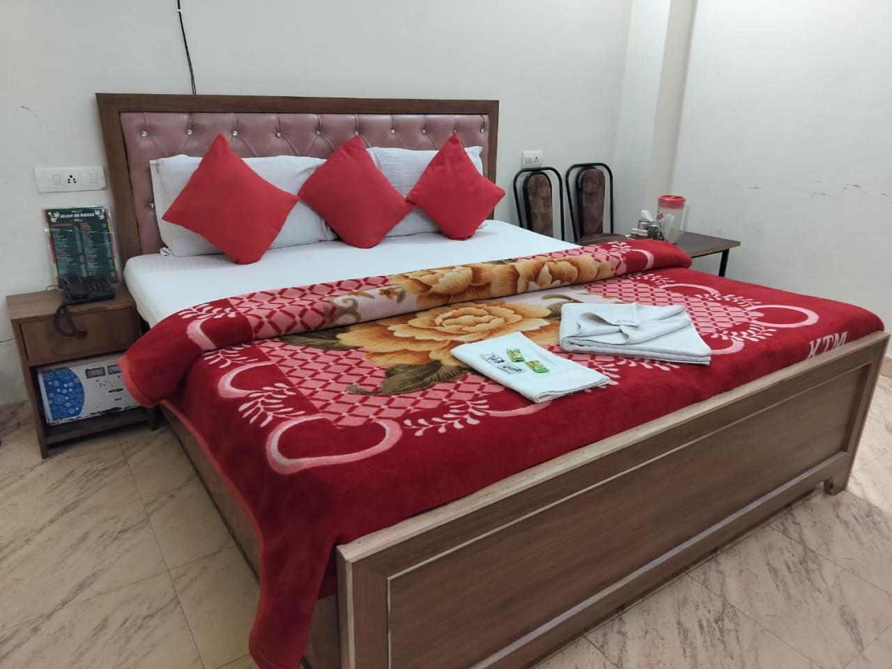 Hotel Holiday Inn Paradise Chandīgarh Buitenkant foto