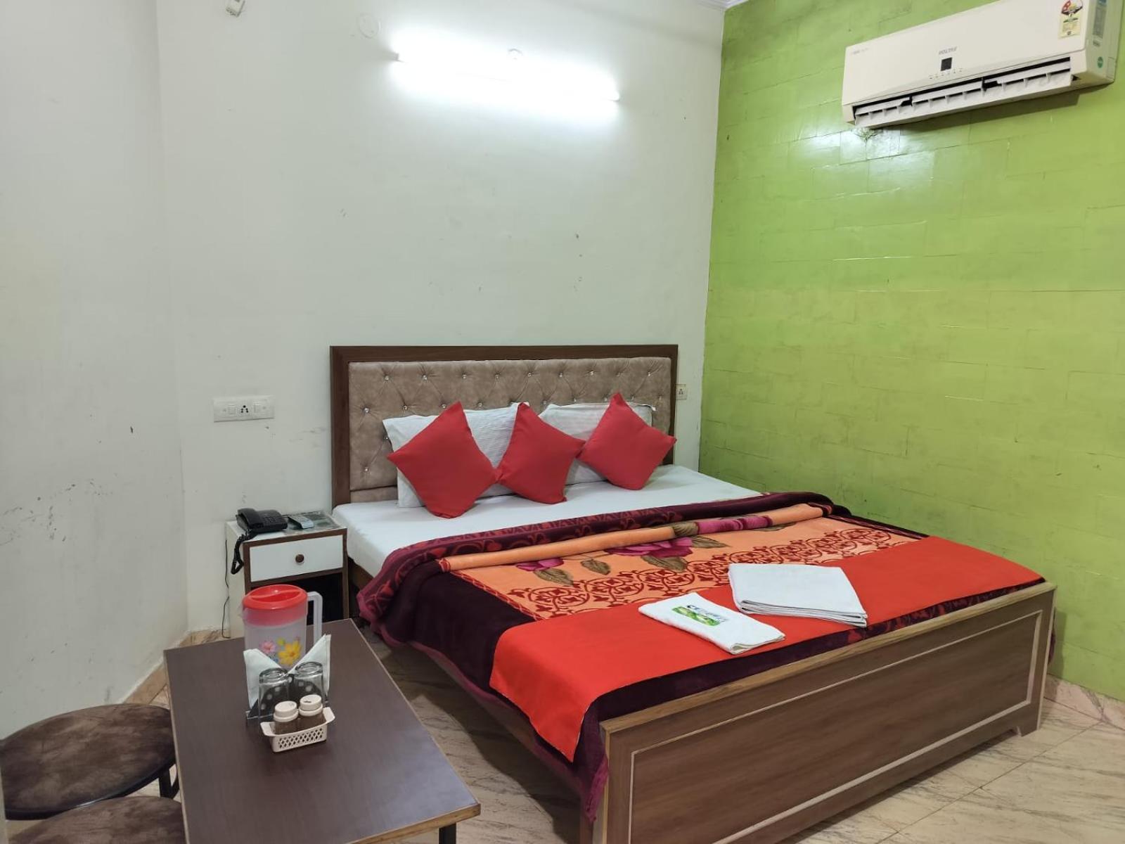 Hotel Holiday Inn Paradise Chandīgarh Buitenkant foto