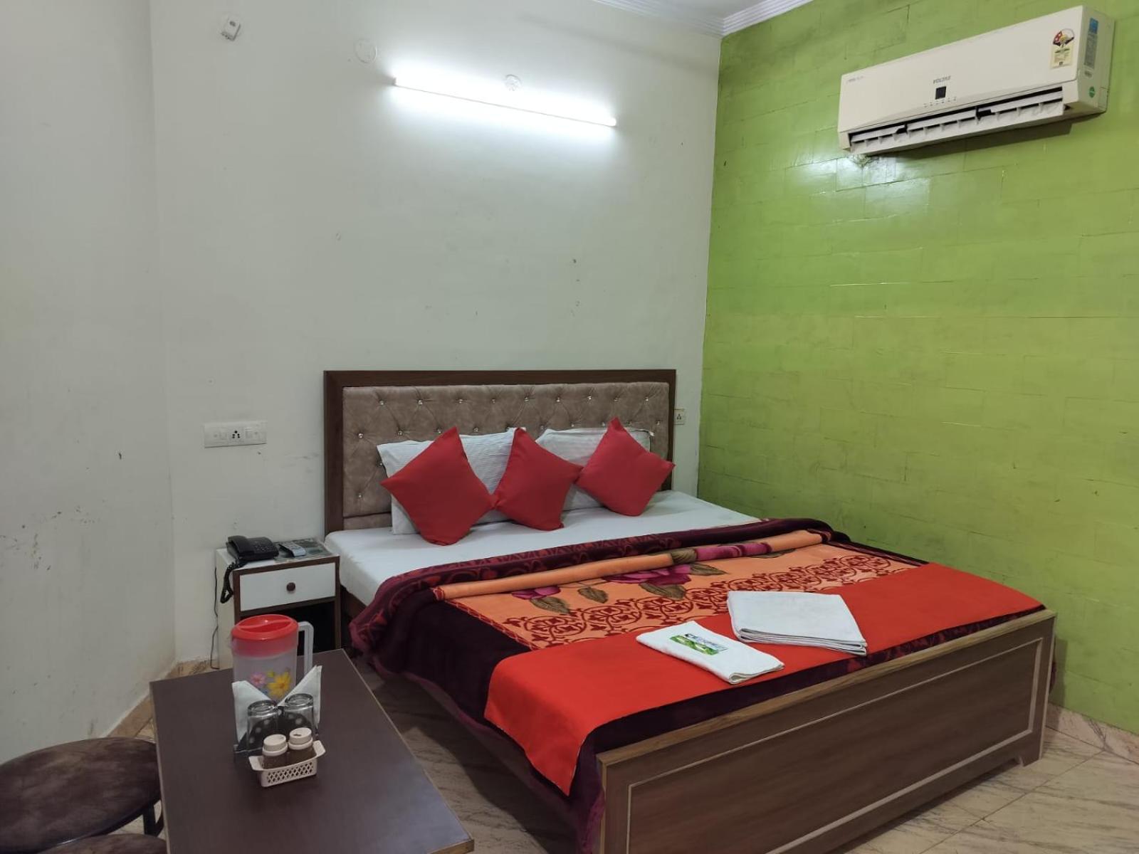Hotel Holiday Inn Paradise Chandīgarh Buitenkant foto