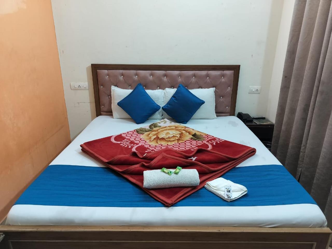 Hotel Holiday Inn Paradise Chandīgarh Buitenkant foto