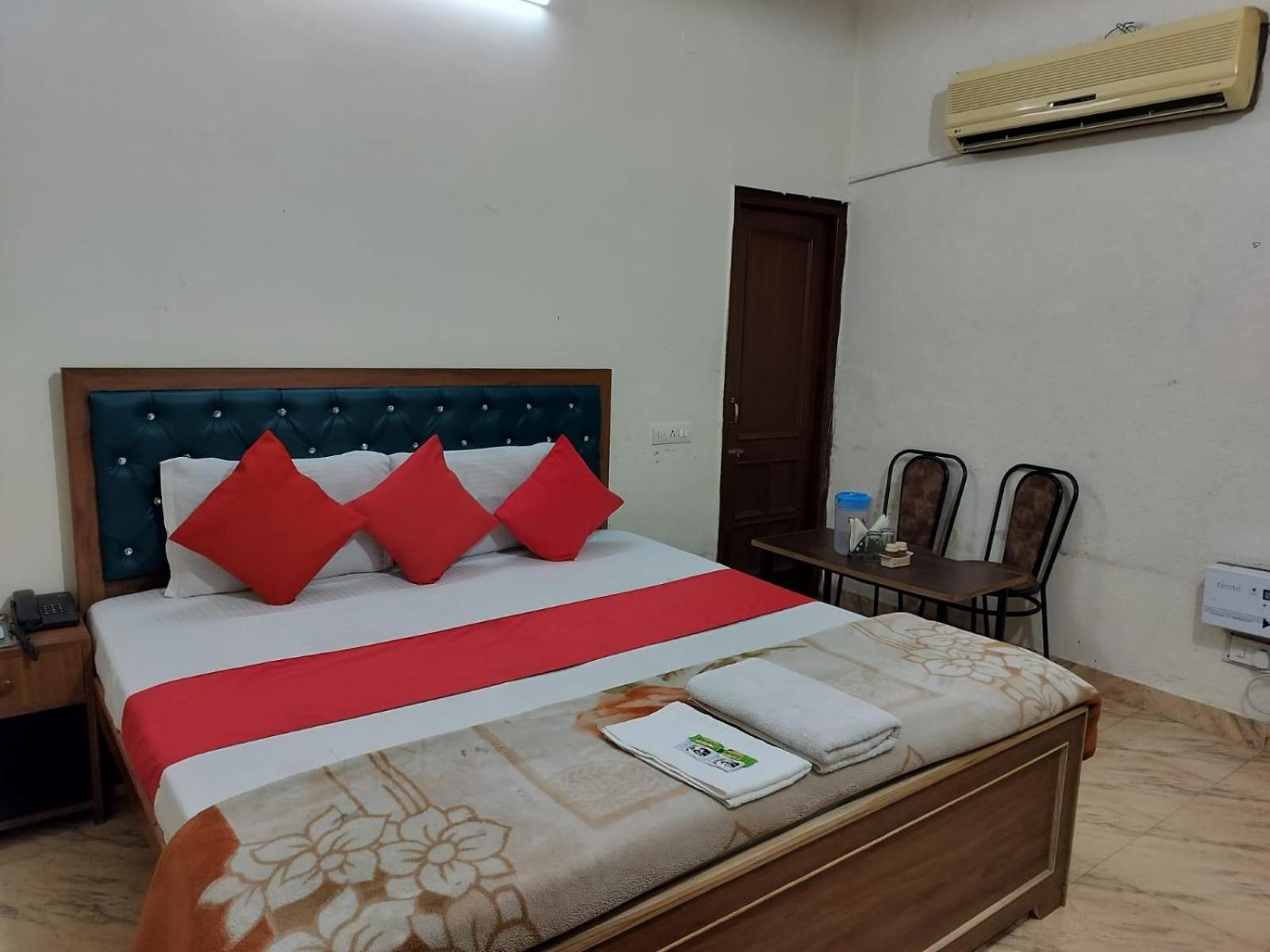 Hotel Holiday Inn Paradise Chandīgarh Buitenkant foto