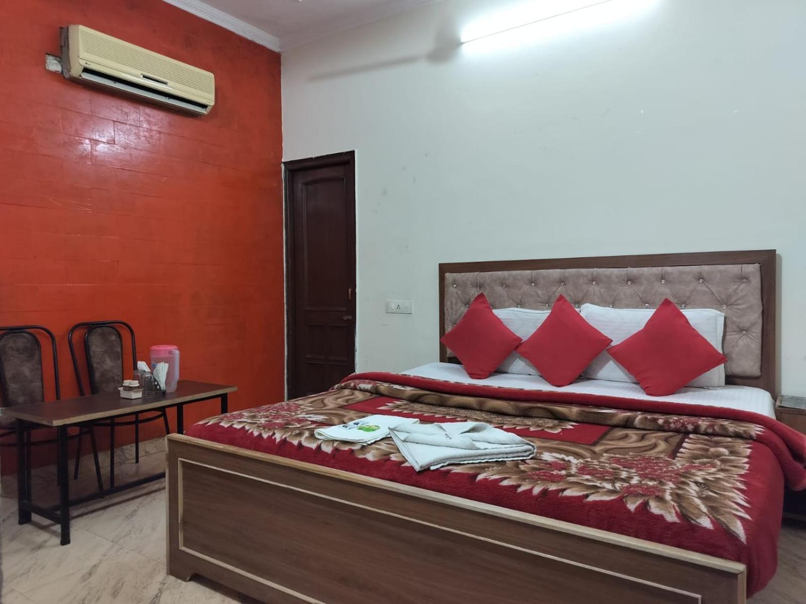 Hotel Holiday Inn Paradise Chandīgarh Buitenkant foto