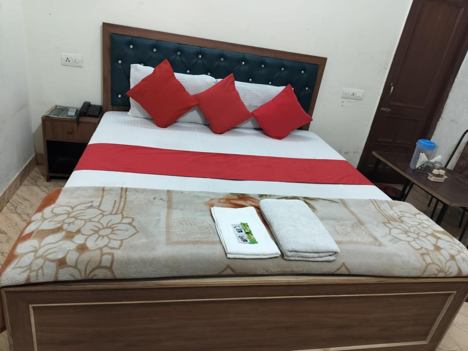 Hotel Holiday Inn Paradise Chandīgarh Buitenkant foto