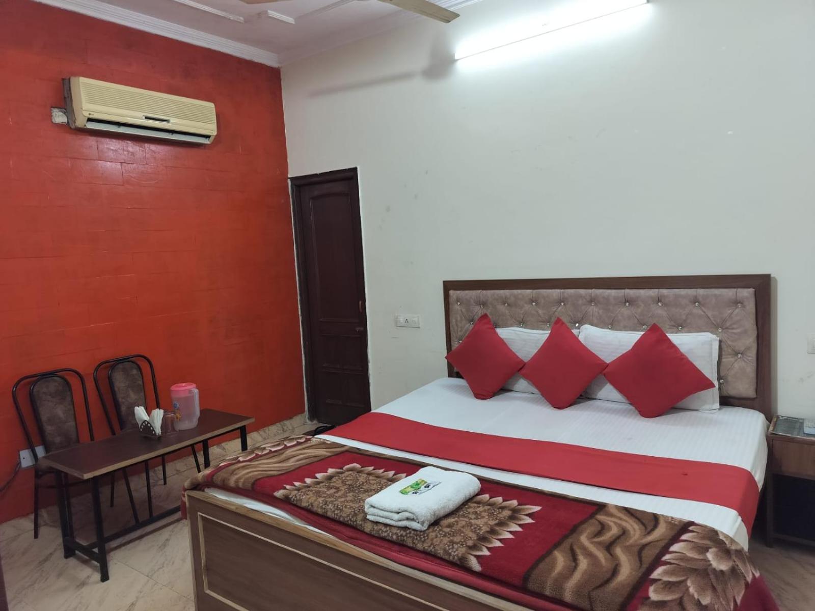 Hotel Holiday Inn Paradise Chandīgarh Buitenkant foto