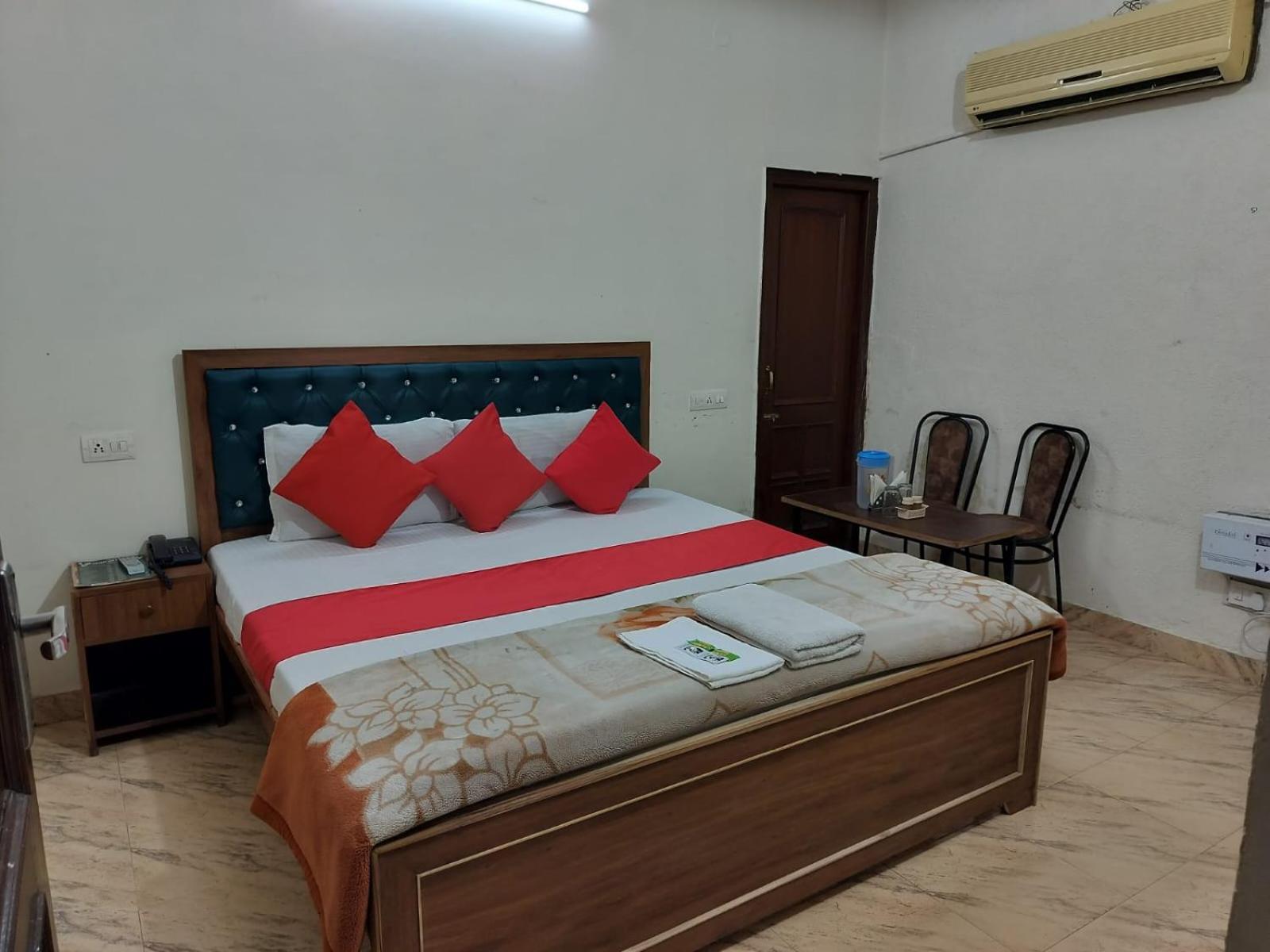 Hotel Holiday Inn Paradise Chandīgarh Buitenkant foto