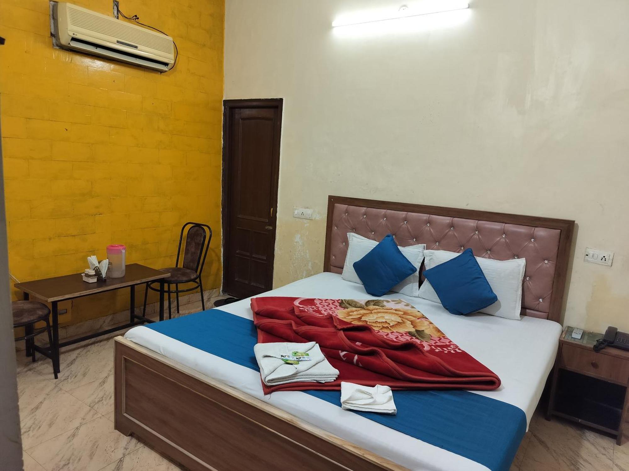 Hotel Holiday Inn Paradise Chandīgarh Buitenkant foto