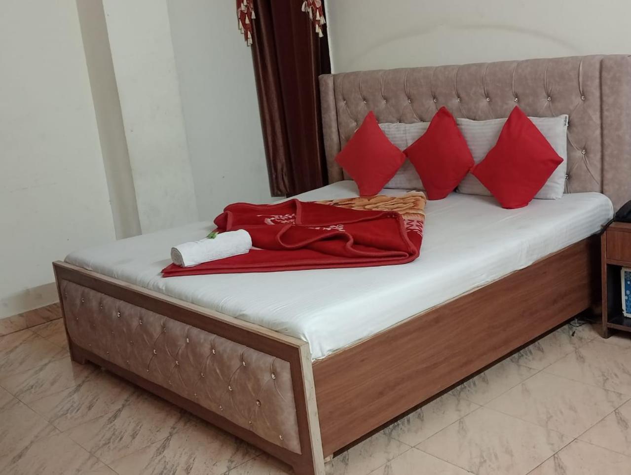 Hotel Holiday Inn Paradise Chandīgarh Buitenkant foto