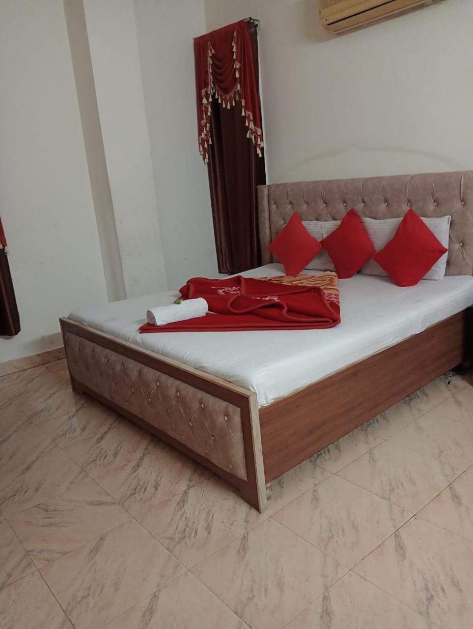 Hotel Holiday Inn Paradise Chandīgarh Buitenkant foto