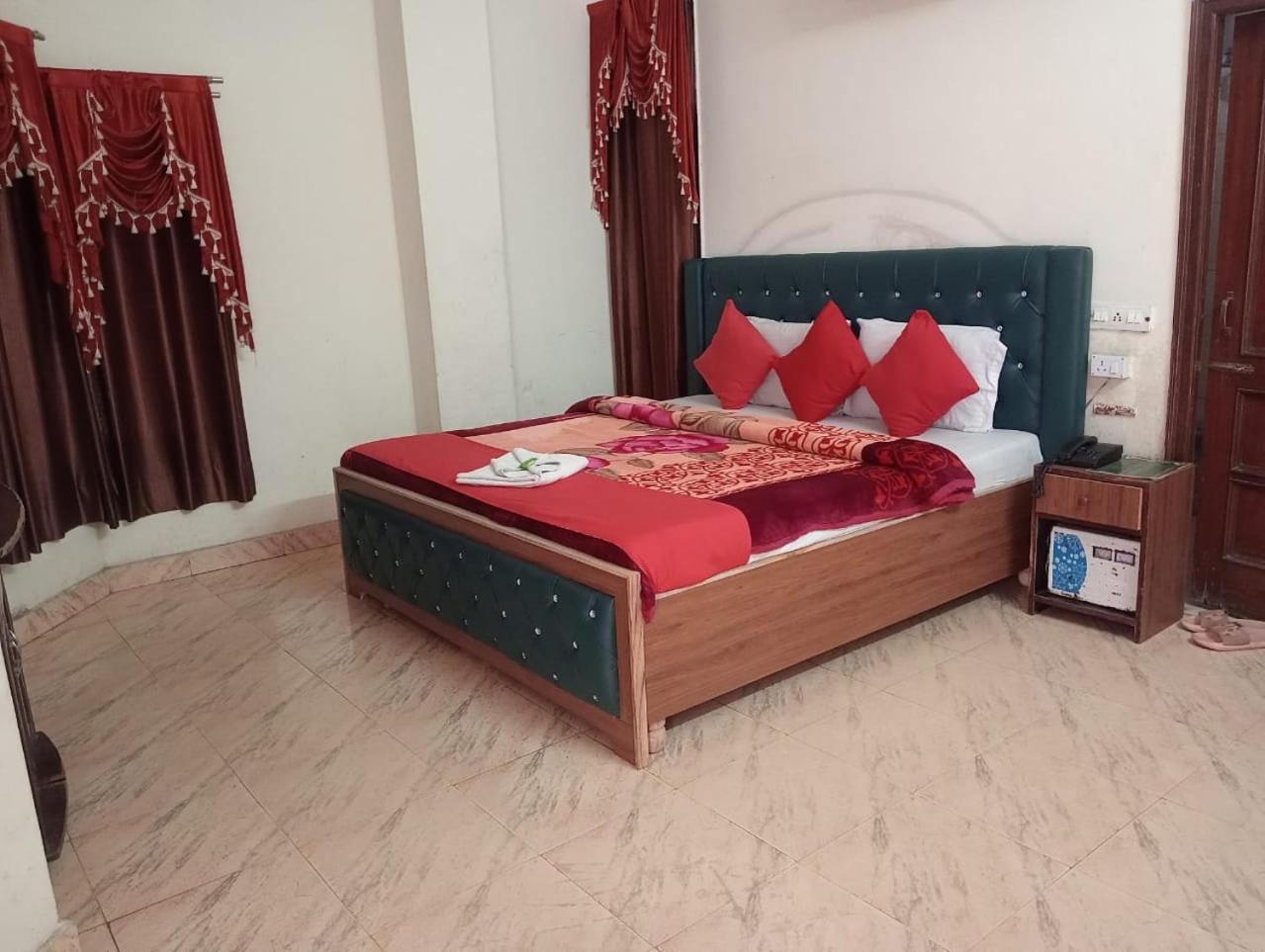 Hotel Holiday Inn Paradise Chandīgarh Buitenkant foto